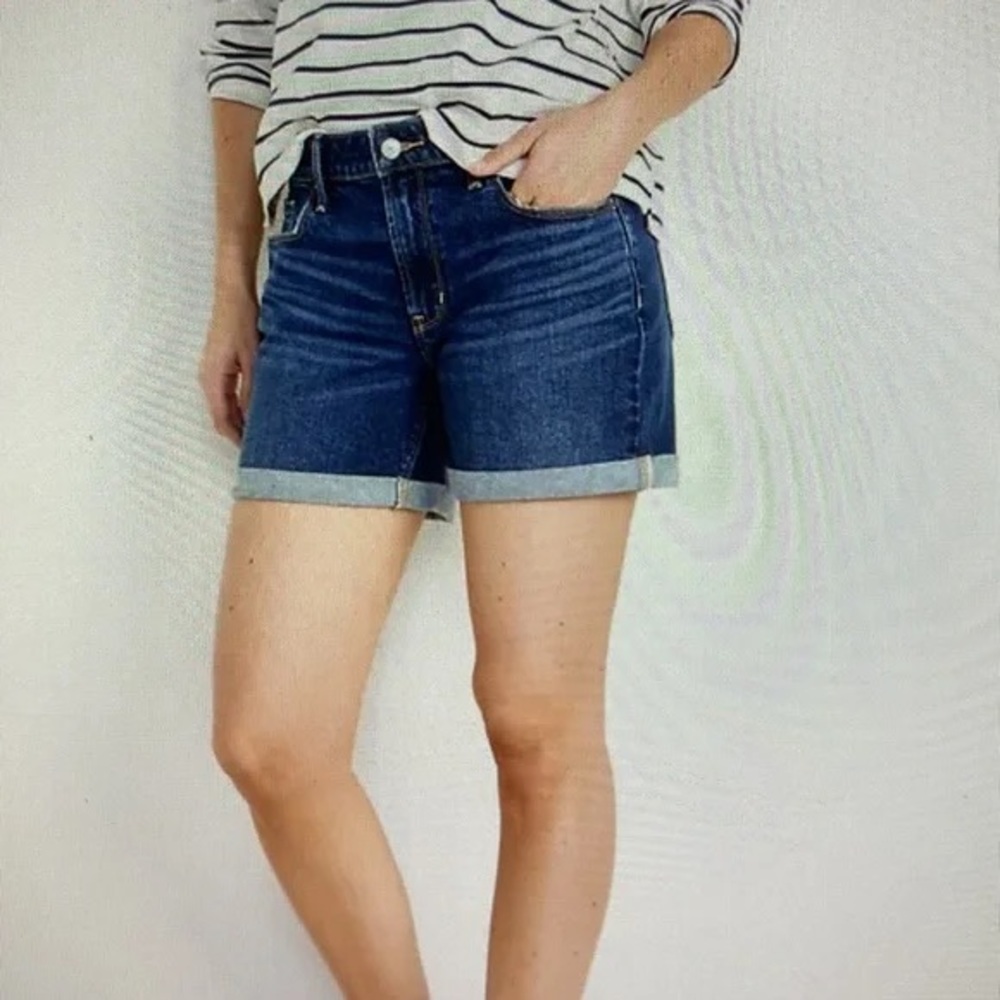 Old Navy Mid-Rise Dark-Wash Jean Shorts for Women size 8